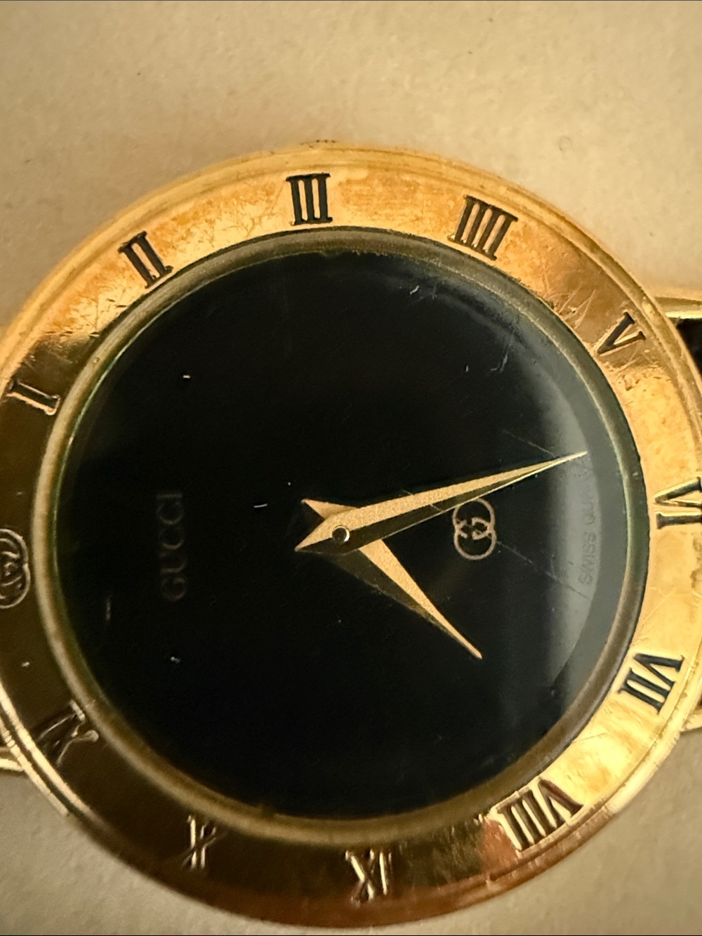 Gucci Men's Black Dial Gold-Tone Roman Bezel Watch